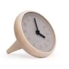 TOUPIE - Tafelklok Van Hout En Beton Met Blauwe Wijzers